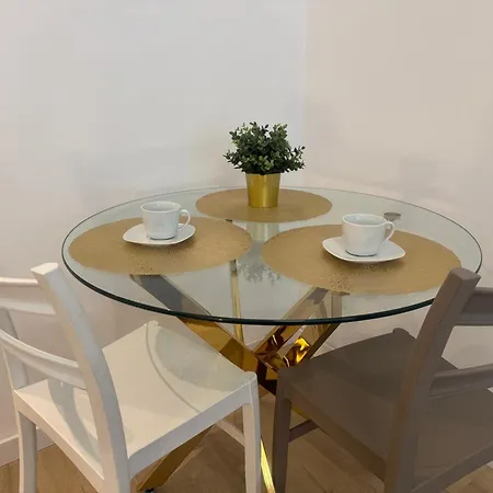 Plac Wolnosci 6 Bond 3* Познань