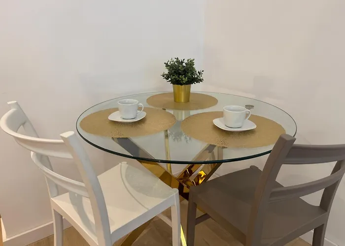 Plac Wolnosci 6 Bond 3* Poznan