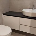 Plac Wolnosci 6 Bond Apartmanhotel 3*
