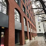 Plac Wolnosci 6 Bond 3* Poznań