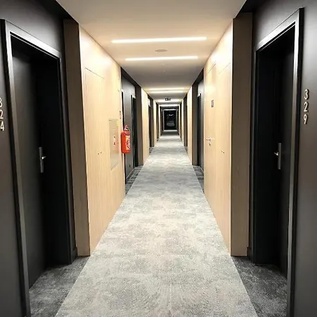 Plac Wolnosci 6 Bond 3* Poznań