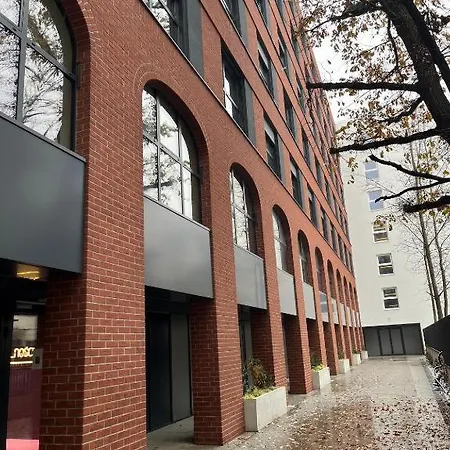 Plac Wolnosci 6 Bond 3* Poznań