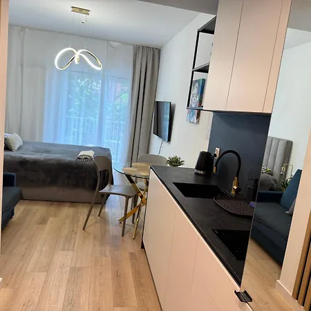 Plac Wolnosci 6 Bond Aparthotel 3*
