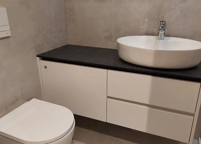 Plac Wolnosci 6 Bond Apartmanhotel 3*