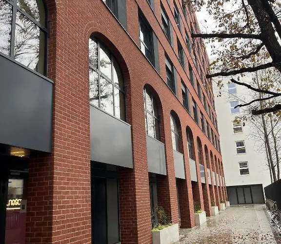 Plac Wolnosci 6 Bond 3* Poznań