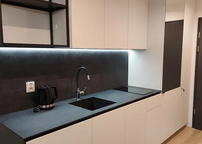 Plac Wolnosci 6 Bond Poznań