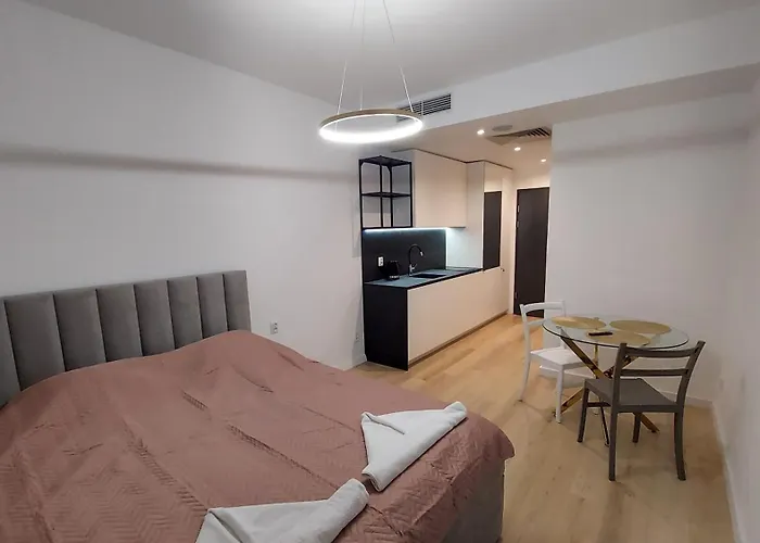 Plac Wolnosci 6 Bond Apartmanhotel 3*