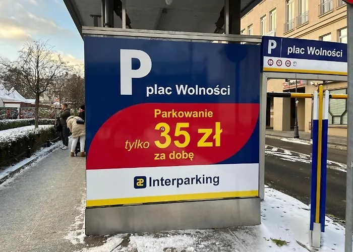 Plac Wolnosci 6 Bond Apartmanhotel