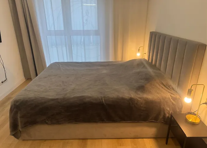 Plac Wolnosci 6 Bond